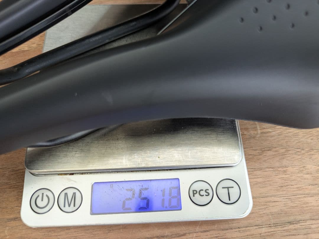 fi’zi:k フィジーク Tempo Argo R3サドル 150mm