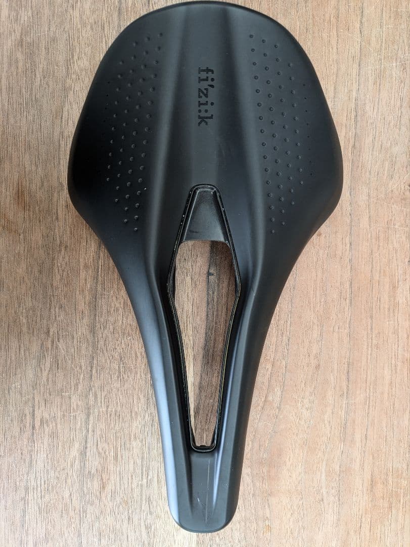 fi’zi:k フィジーク Tempo Argo R3サドル 150mm