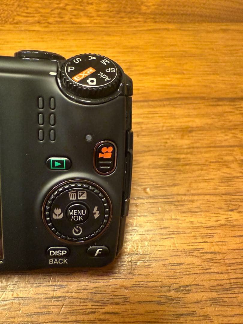 コンパクトデジタルカメラ FUJIFILM FINEPIX F600EXR