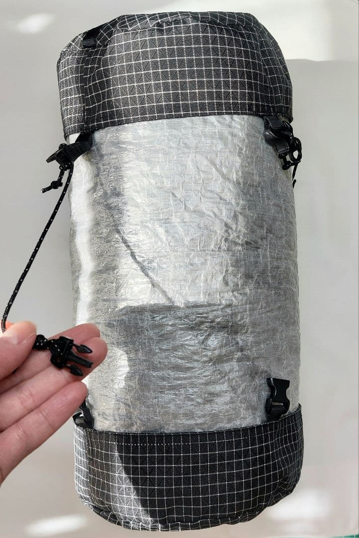 【お買い得】コンプレッションスタッフサック小(白・黒)2個セット