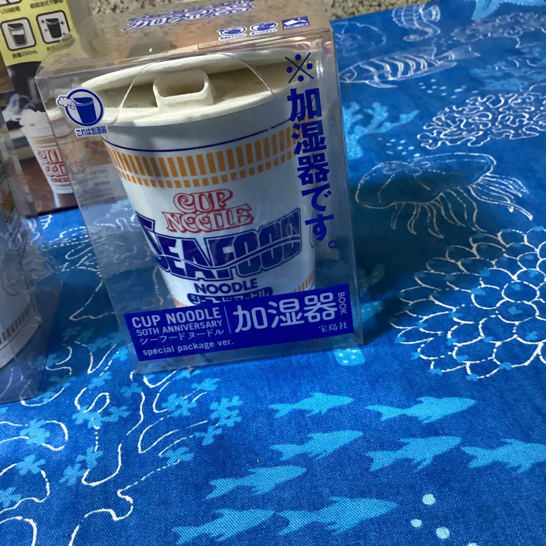 3742カップヌードル加湿器&ポーチセット