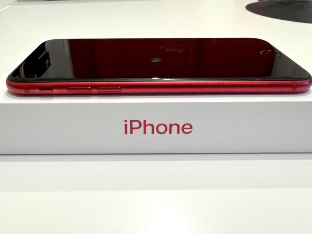 【美品／箱説明書つき】iPhoneSE（第2世代）128GB Redロックなし