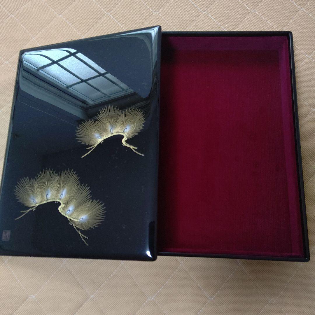 黒い漆器 文箱 金色の羽のデザイン