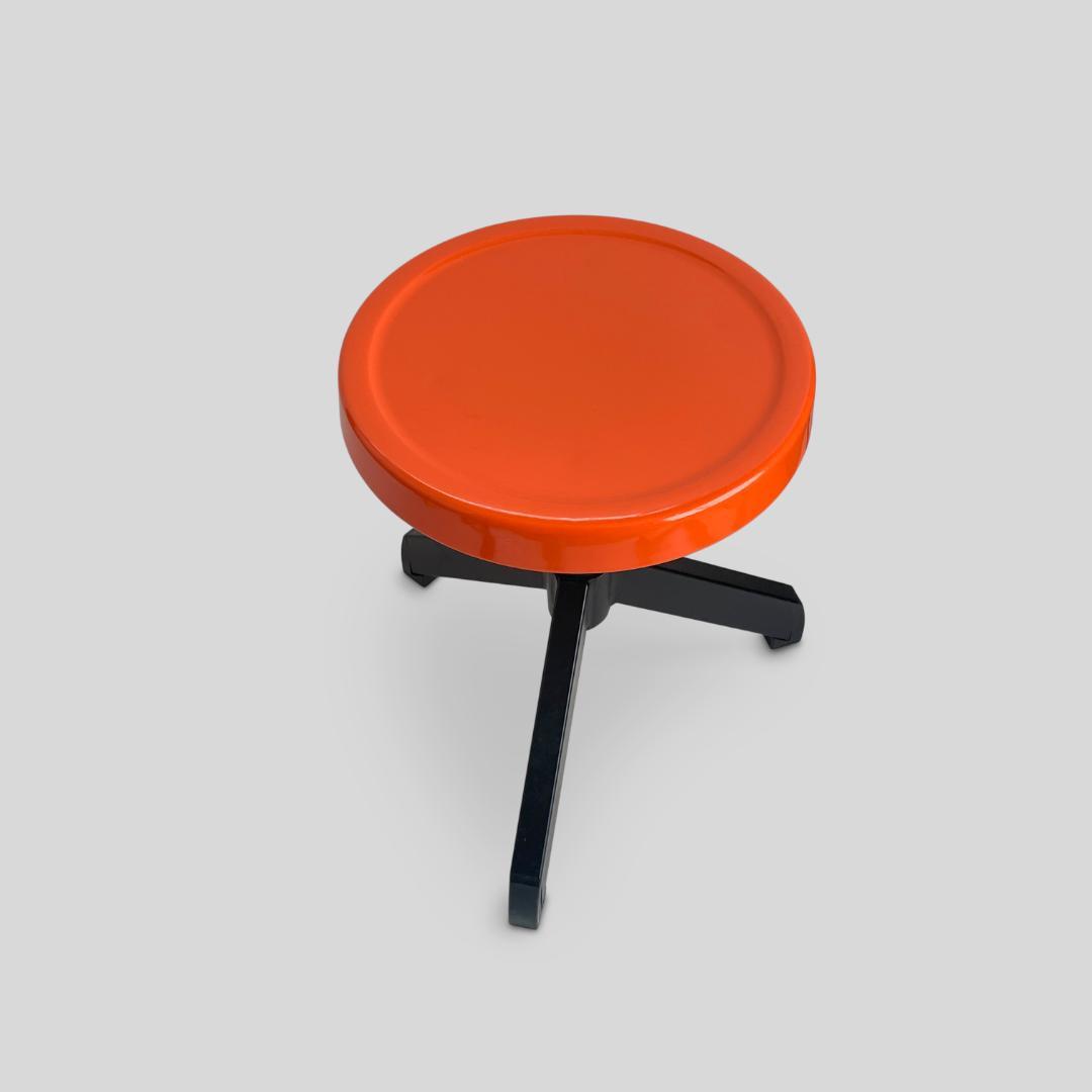 【パブリックデザイン】ポストモダン ラボラトリー スツール 公共 学校椅子