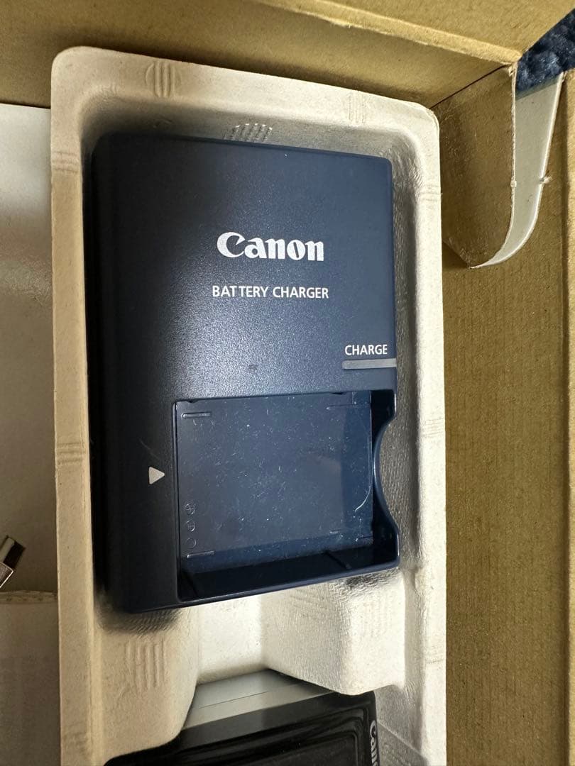 Canon IXY DIGITAL 800IS 本体と付属品