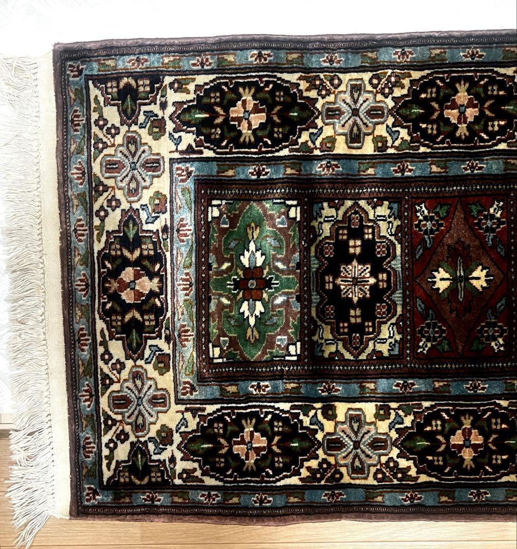 オールド ペルシャ絨毯シルク/ウール混？工房名入り 小窓柄 140㎝