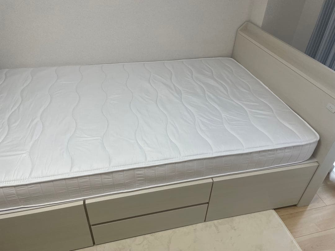 ニトリ　セミダブル　ベッド　（マットレス込）