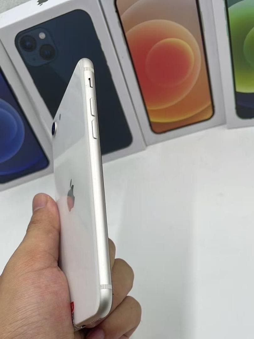 年末特価｜超美品 iPhone SE3 256GB 白 SIMフリー