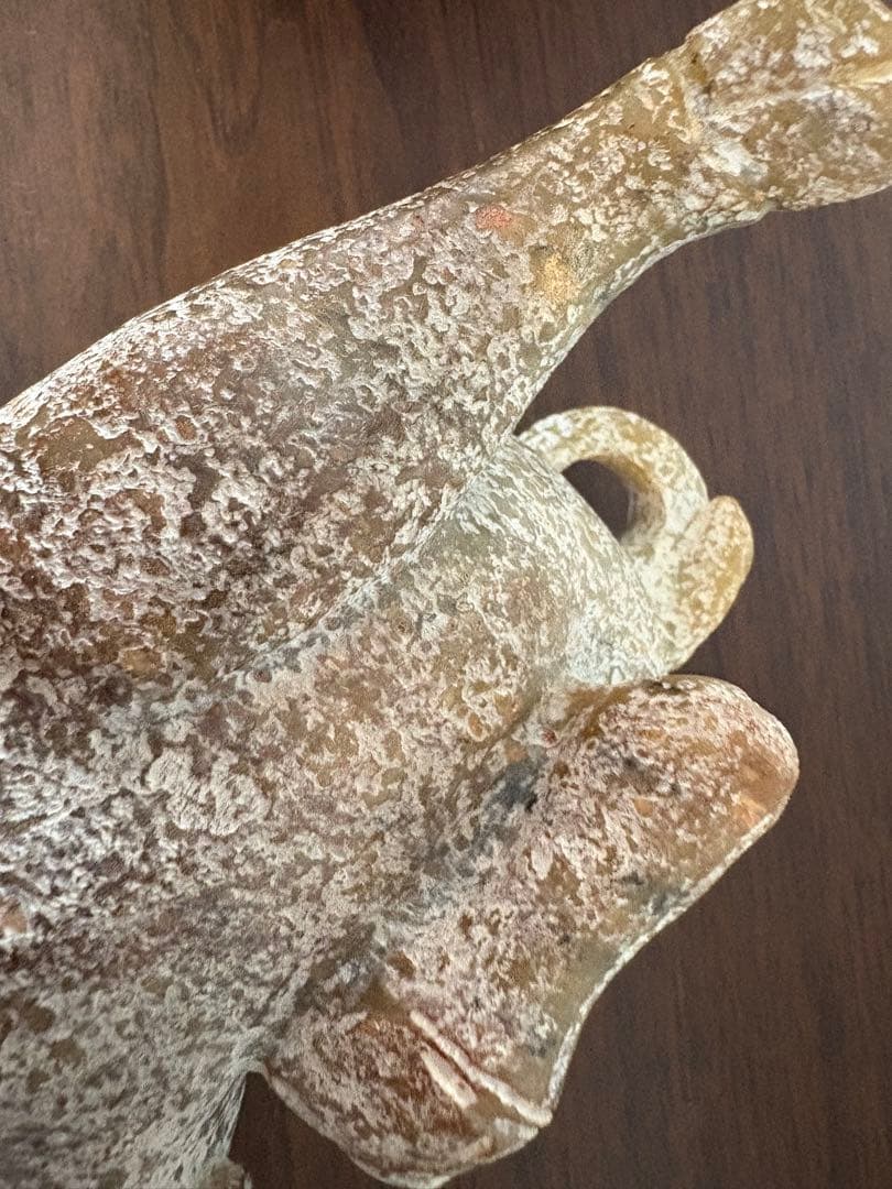 石？玉？の牛の中国的置物　角アリ　25cm、2.3 kg