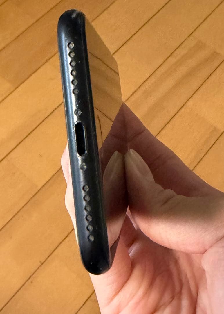 iPhoneSE第二世代　64GB