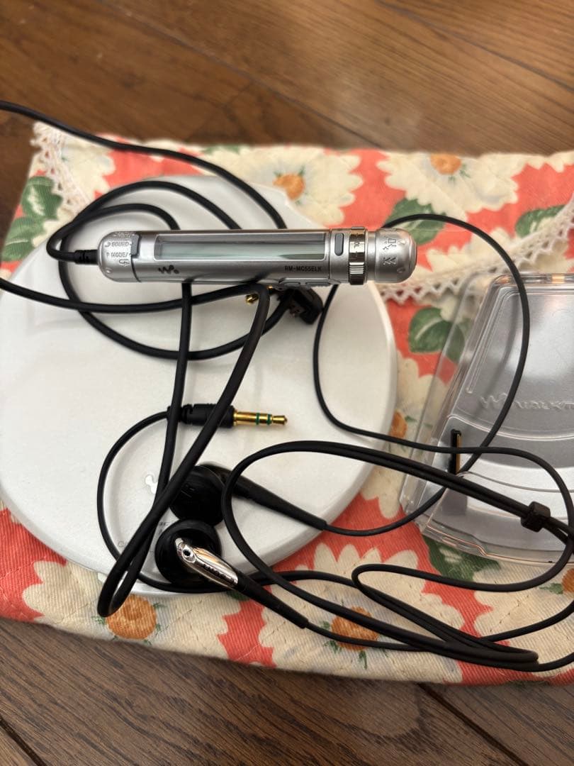 ポータブルプレーヤー SONY CD WALKMAN D-NE20