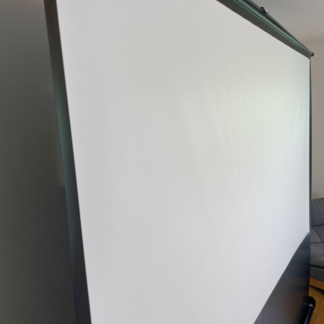 プロジェクタースクリーン 100インチ 自立式 4K対応（横浜市）