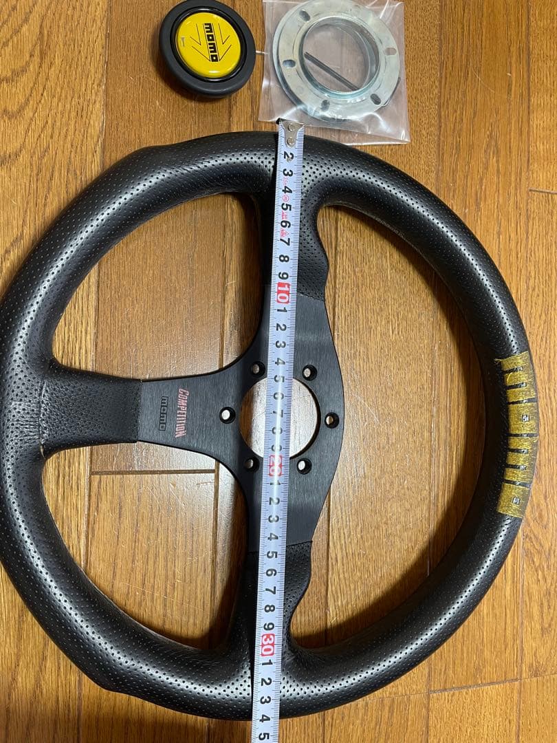 MOMO ステアリングホイール 黒 ハブリング付き