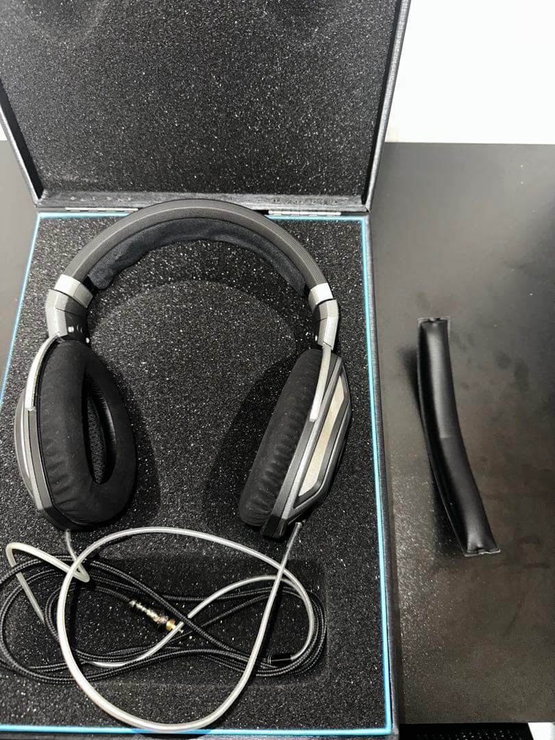 SENNHEISER HD 700 おまけ変換コネクタ付　ゼンハイザー