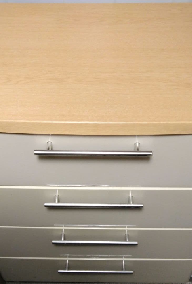 中古 白✕木目 4段 チェスト 衣類収納 タンス 引き出しレール キャスター付き