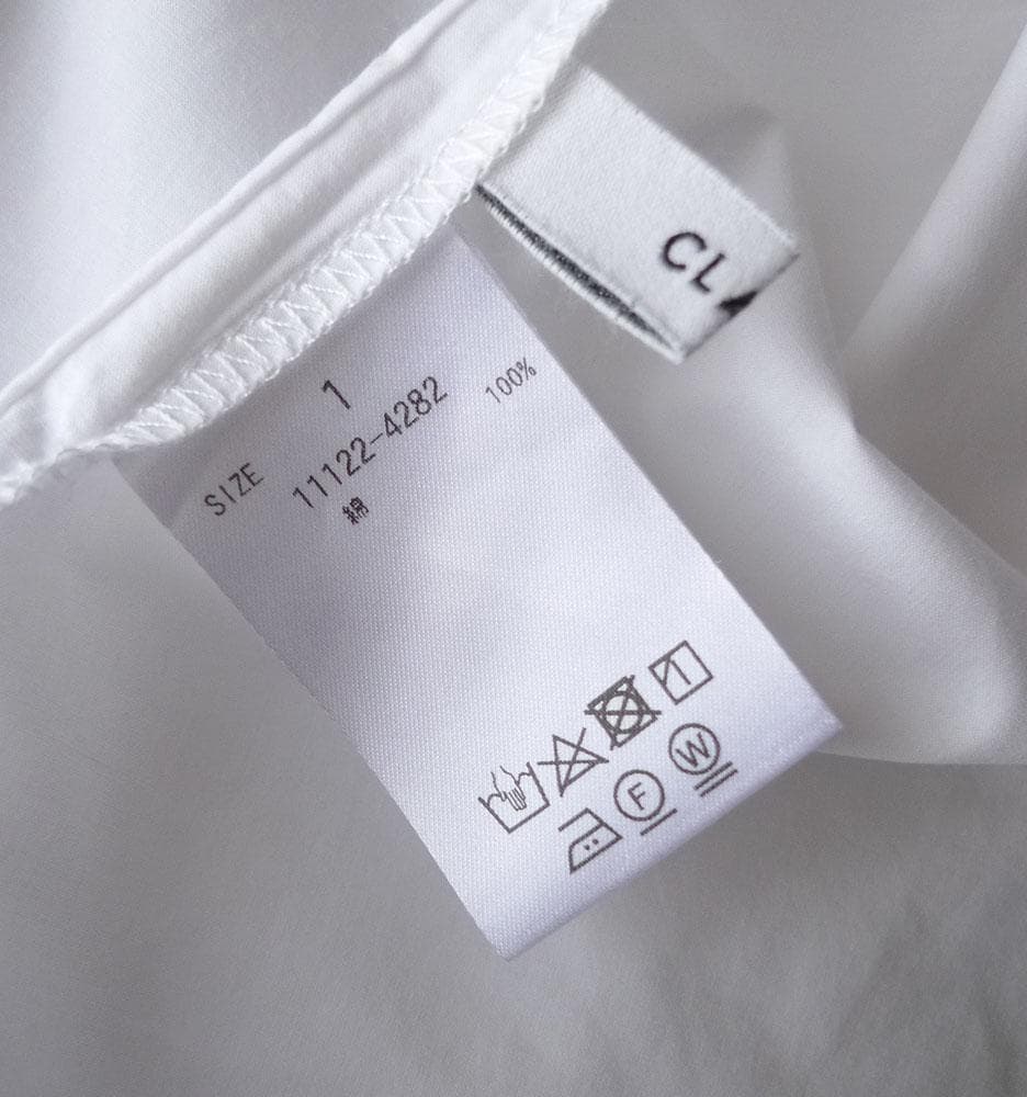 美品 CLANE 2,4万円 スリットのブラウス ホワイト クラネ B411