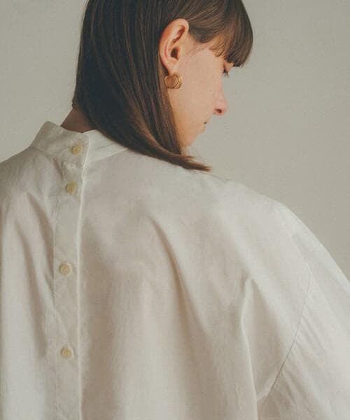 美品 CLANE 2,4万円 スリットのブラウス ホワイト クラネ B411