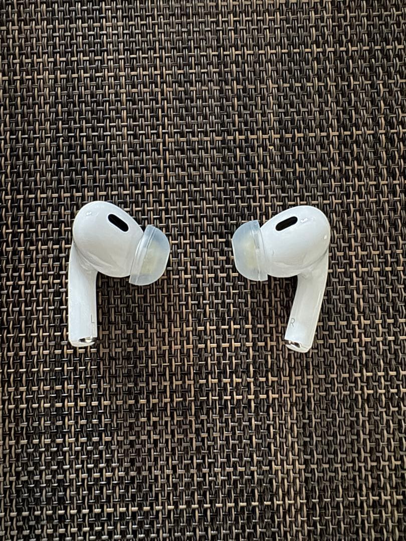【美品 おまけつき】AirPods Pro 2(lightning端子)