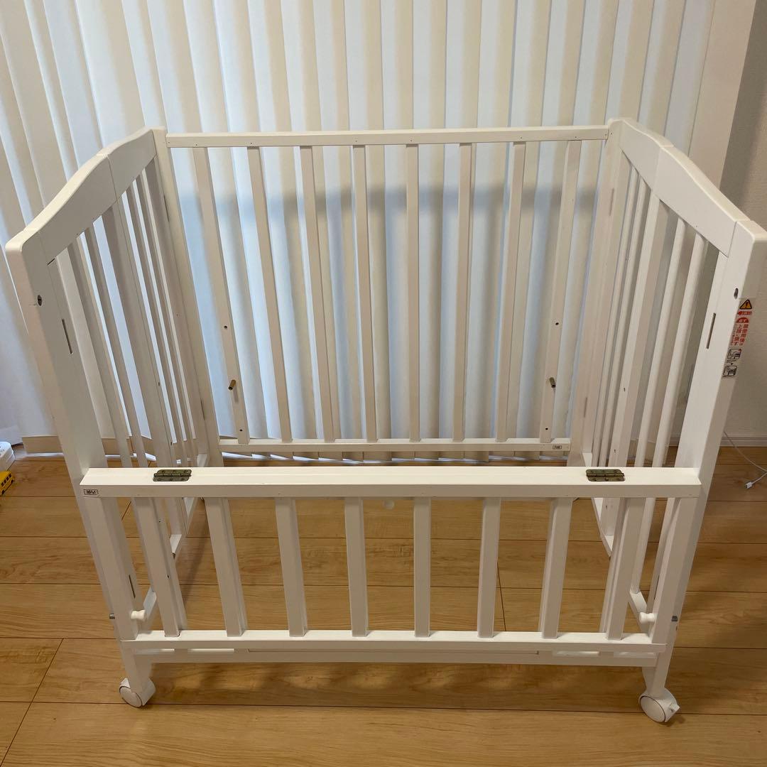 カトージ　ホワイト　ミニベビーベッド キャスター付き 60×90 品番02700