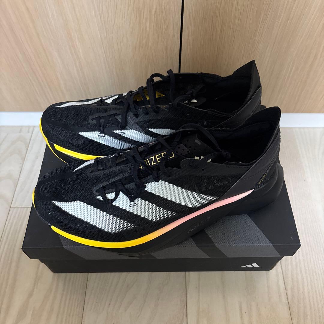 アデオスプロ3 ランニングシューズ ブラック/ホワイト/イエロー　27.5㎝
