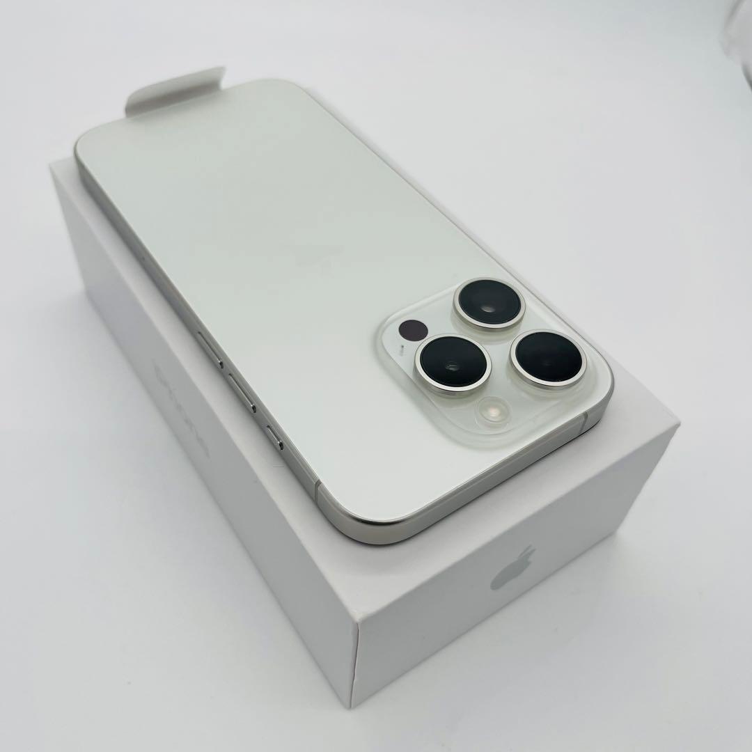 未使用　iPhone 15 Pro 128 GB SIMフリー　ホワイト　本体
