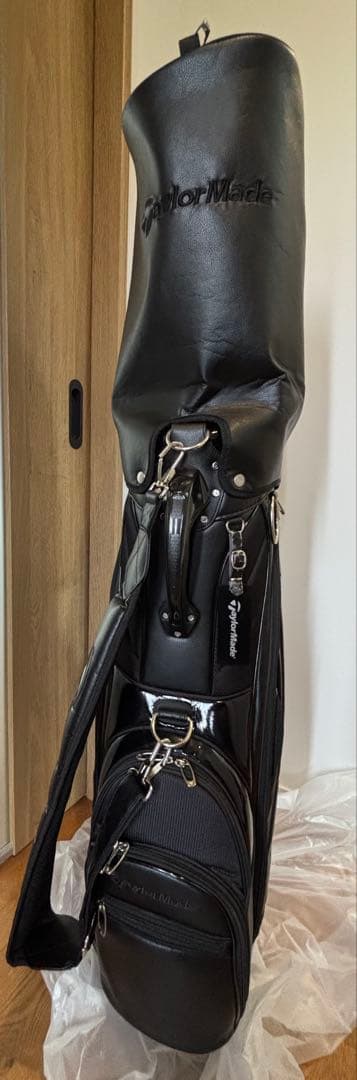 TaylorMade ブラックキャディバッグ