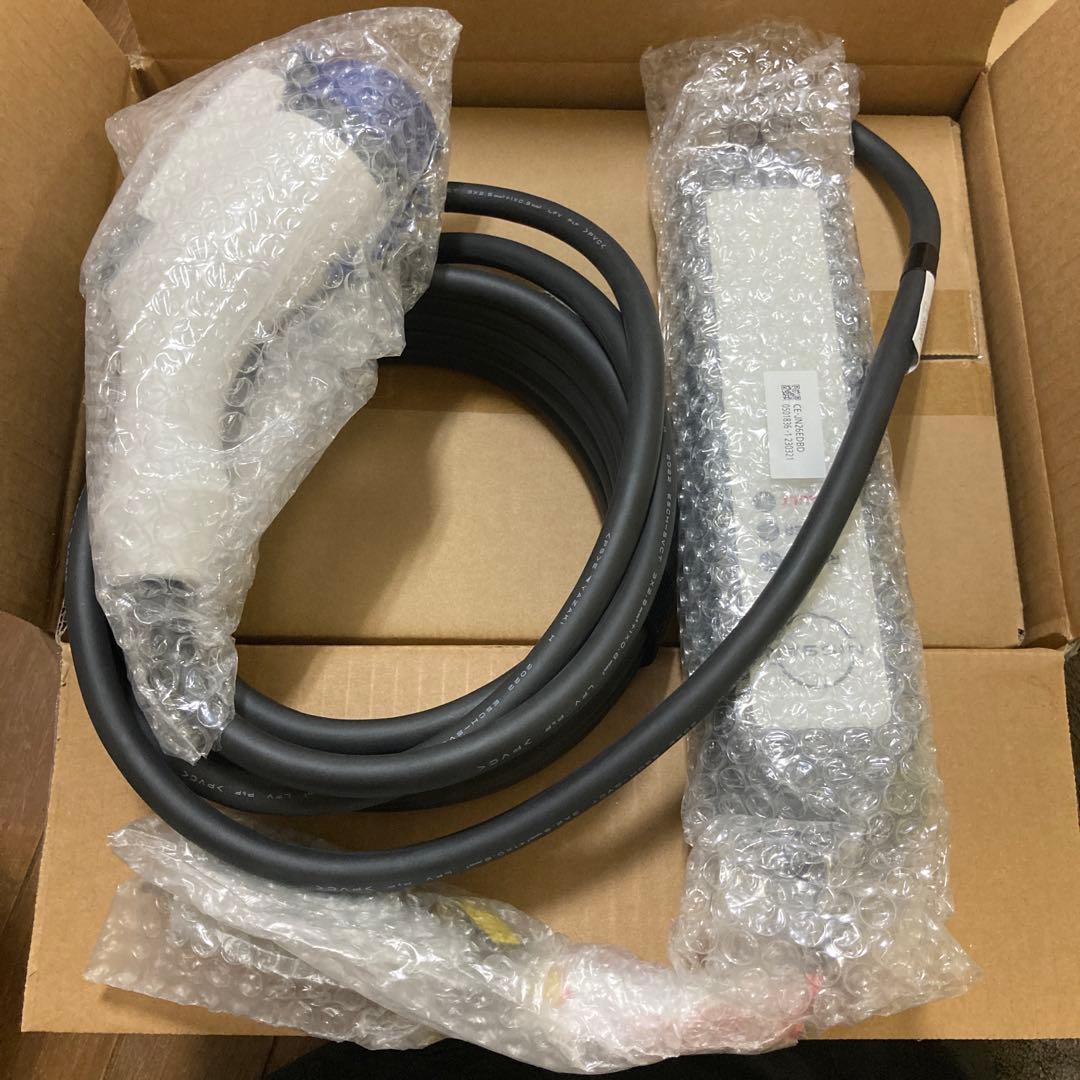 日産　電気自動車　充電ケーブル