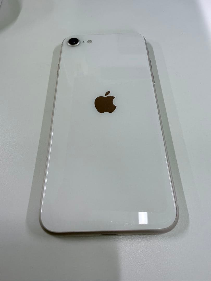 Apple iPhone SE(第3)ホワイト 本体