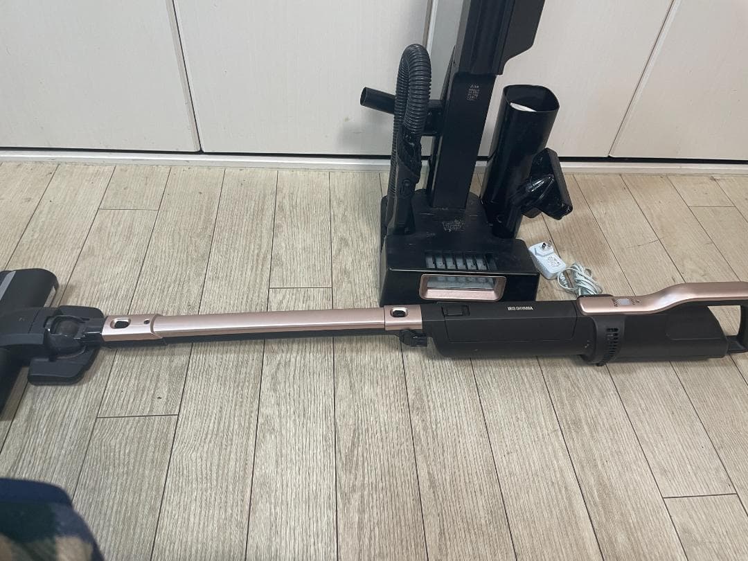 アイリスオーヤマ掃除機 コードレス 自走式 極細軽量 モップ付 SBD-F2P