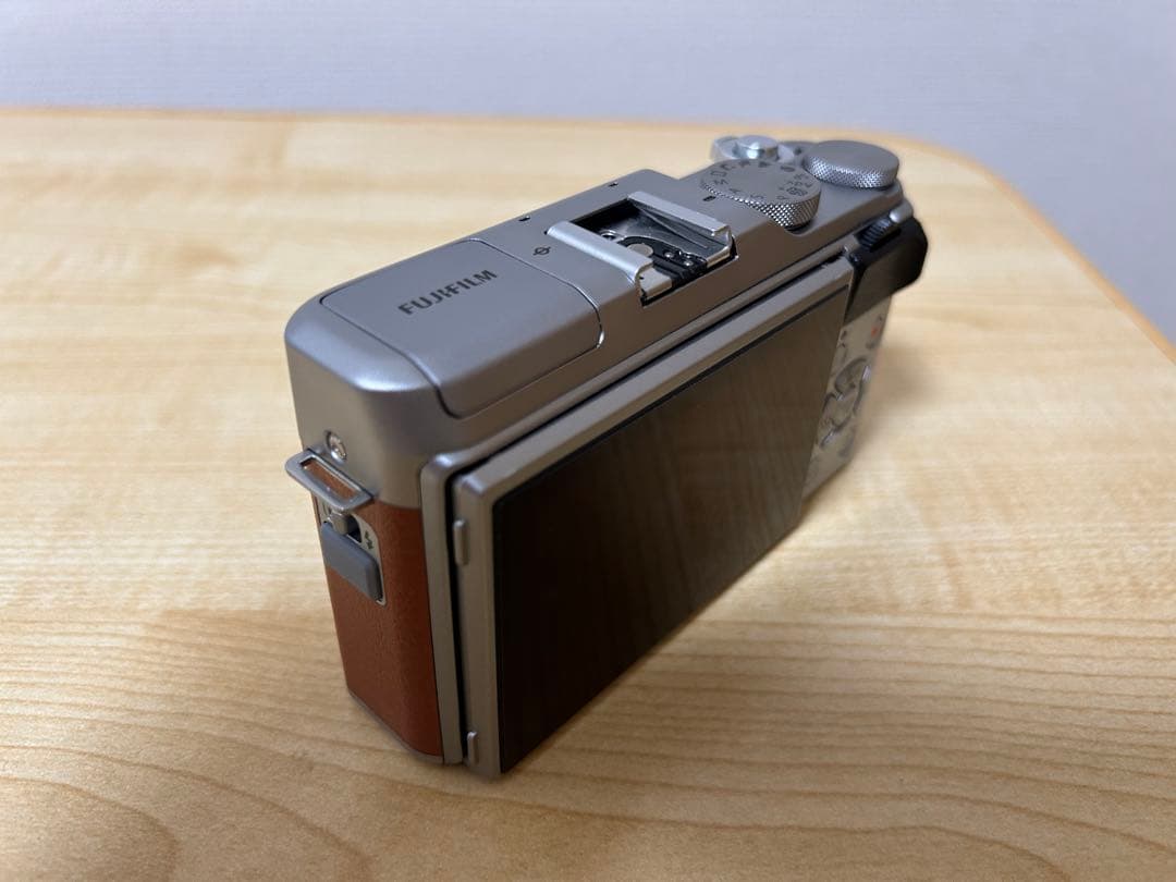 Fujifilm X-A5 ブラウン レンズキット(おまけ付き)