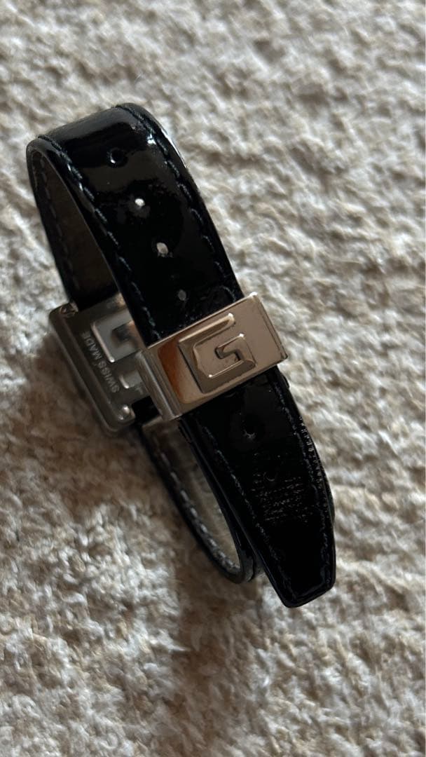 GUCCI黒いレザーバンドの時計