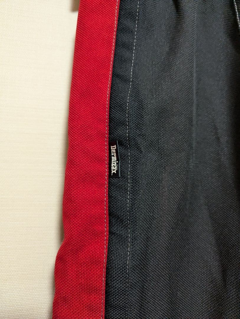 DESCENTE サスペンダー付きオーバーオール 黒赤