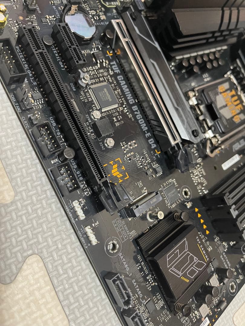 ASUS TUF GAMING B760M-E D4 マザーボード