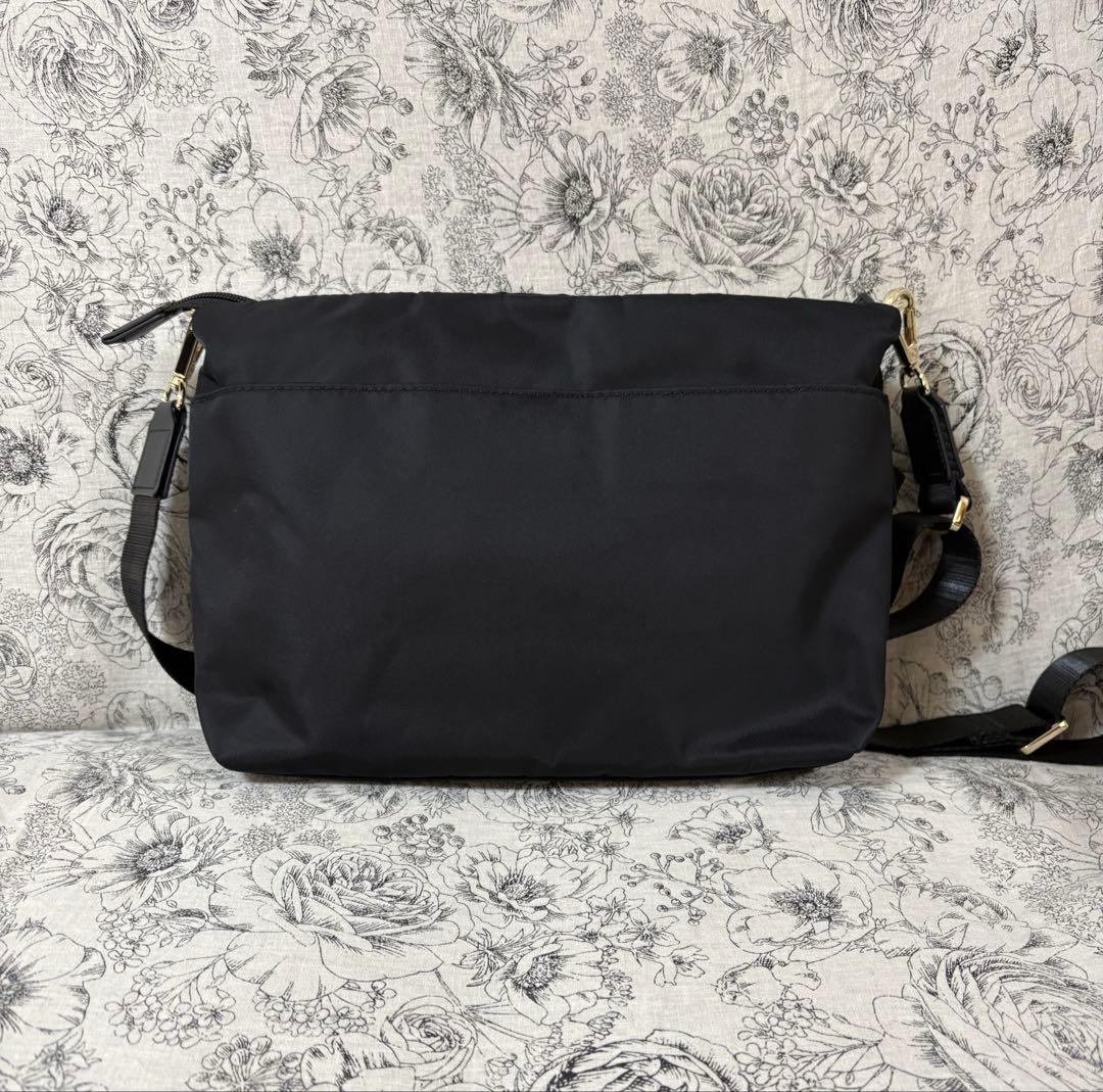 トッカ　FRILL POCHETTE ポシェット　ブラック