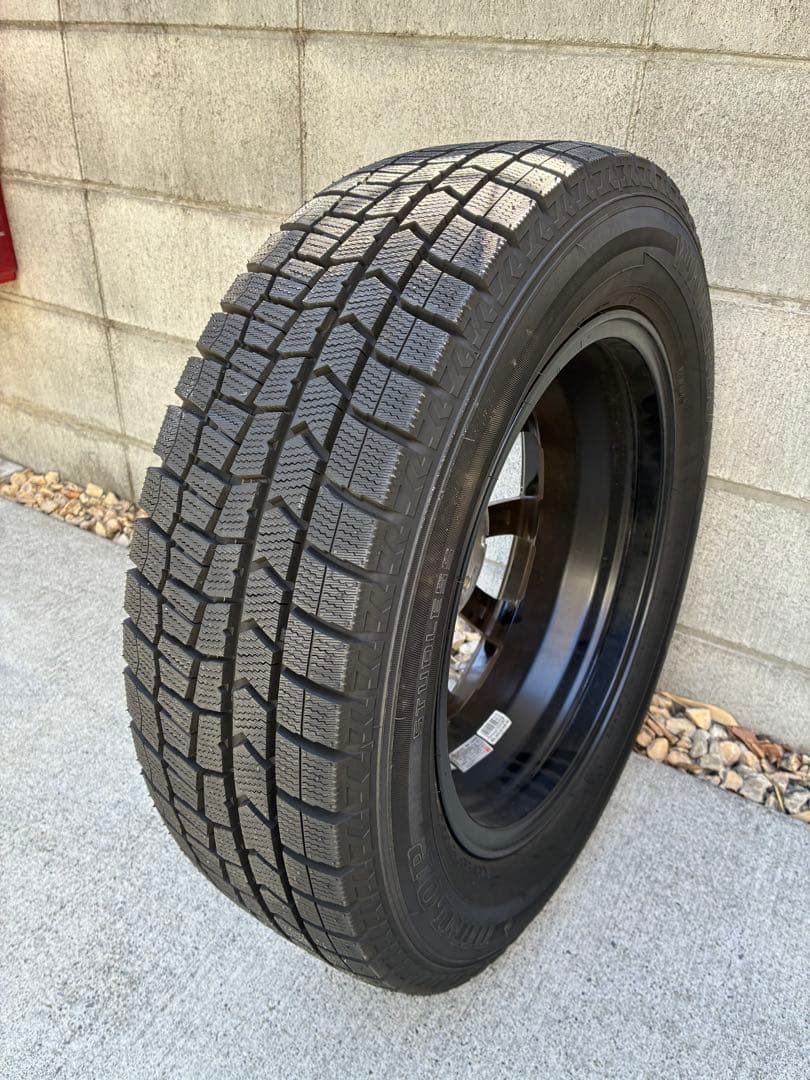 トヨタライズ　ガソリン4穴スタッドレスタイヤ DUNLOP WINTERMAX