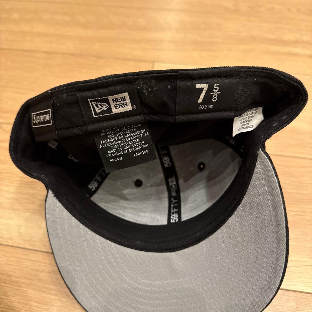 刺繍のSロゴ 黒スナップバックキャップ