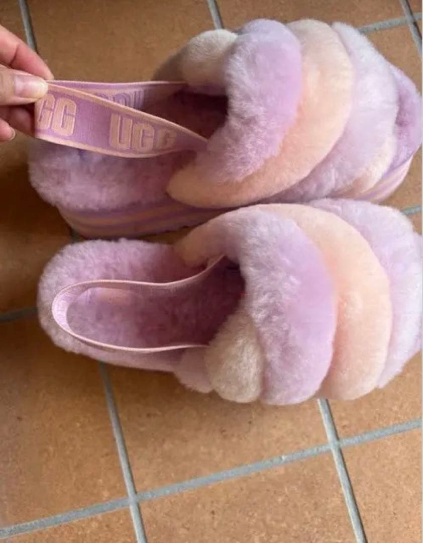 UGG フワフワプラットフォームサンダル