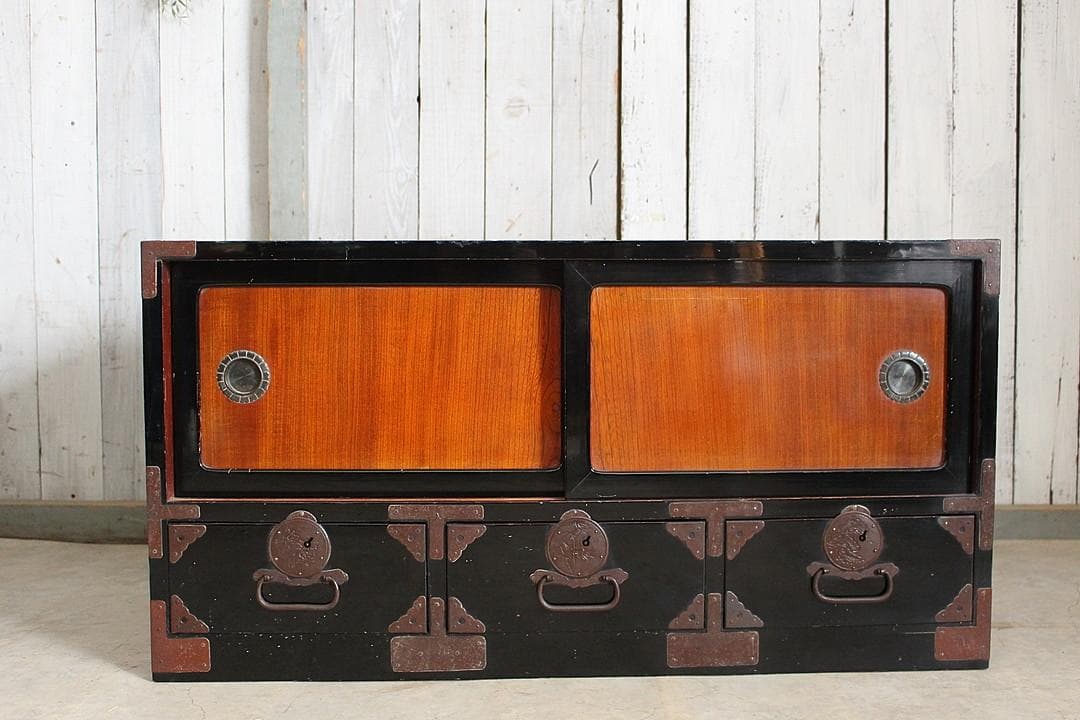 丸金具付き小抽斗3杯×欅戸の戸棚　庄内箪笥　タンス　収納　古家具　古民家時代家具