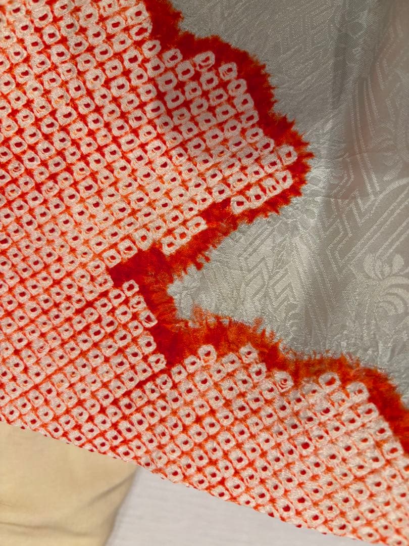 芸舞妓さんのようなはんなりした着こなし　絞り名古屋帯　水色に雲取り　ゑり萬畳紙付