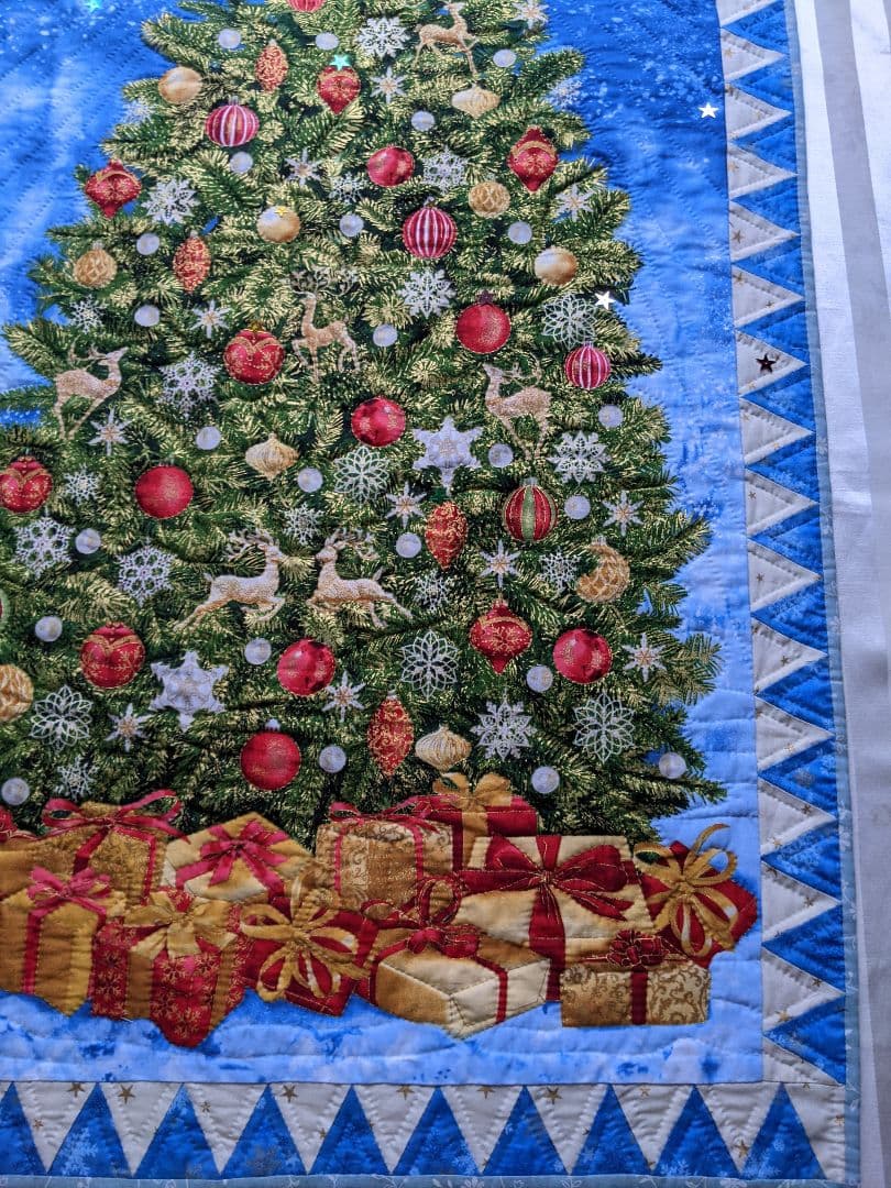 クリスマス　パッチワークキルト　タペストリー