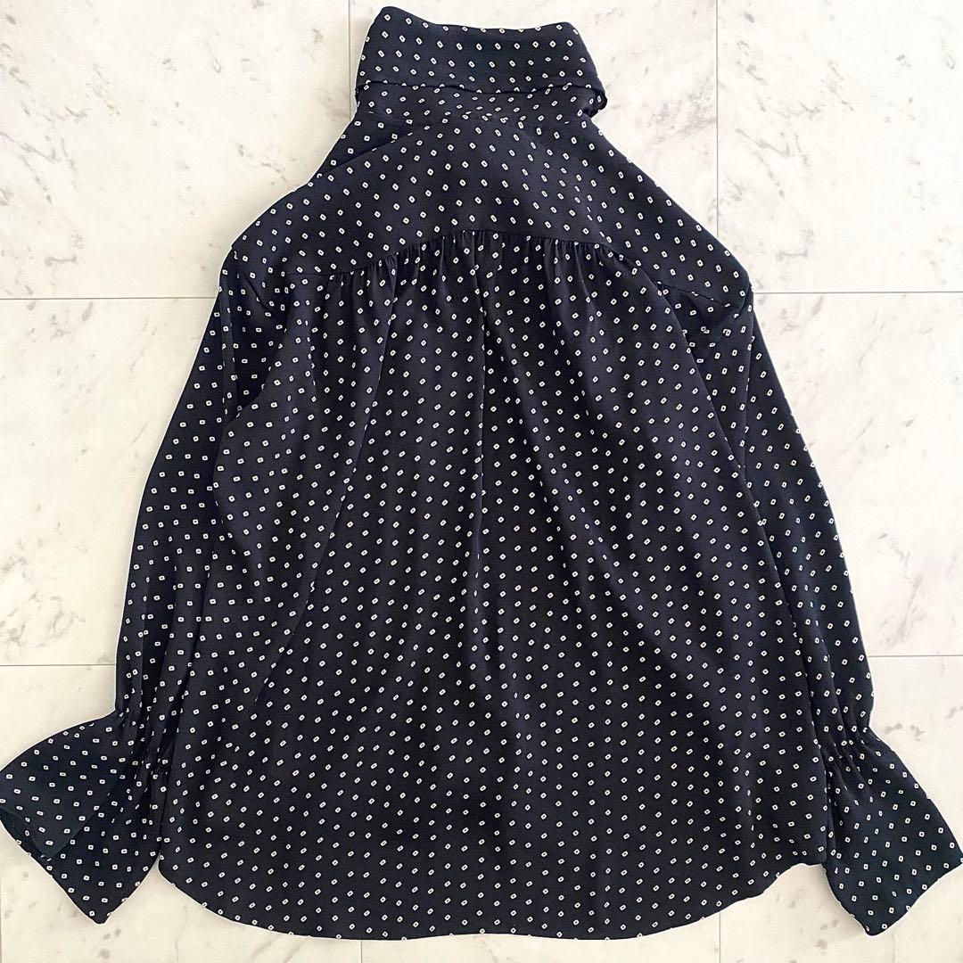 極美品 マルティニーク ジオメトリックドット ボウタイブラウス キャンディー袖
