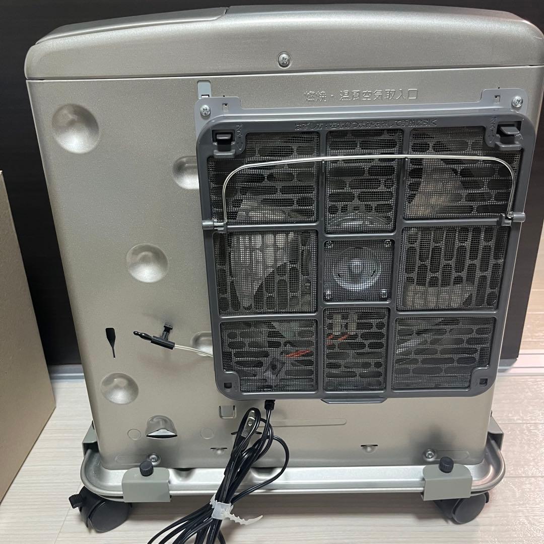 美品　DAINICHI キャスター付　石油ファンヒーター ウォームホワイト