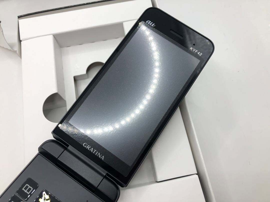 ☆Simフリー☆未使用品☆ GRATINA KYF42 ブラック