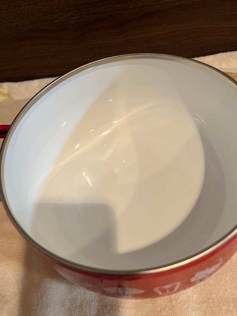 サンリオ ハローキティ キティベジタブルシリーズ ホーロー鍋 赤 2008年