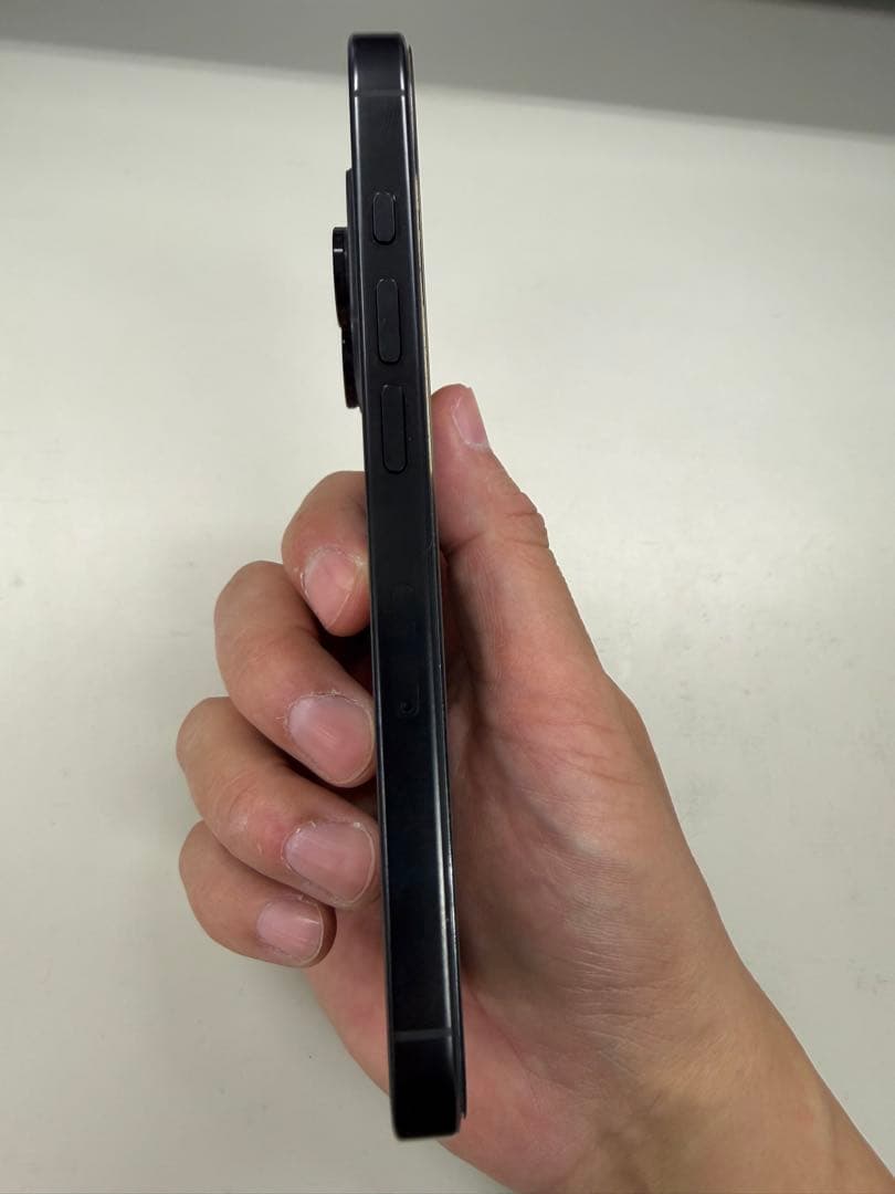 Apple iPhone 16 Pro 256GB ブラックチタニウム