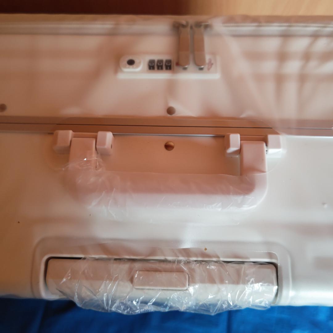 【未使用・送料込み】キャリーケース 機内持ち込み可 TSAロック 大容量 白 M