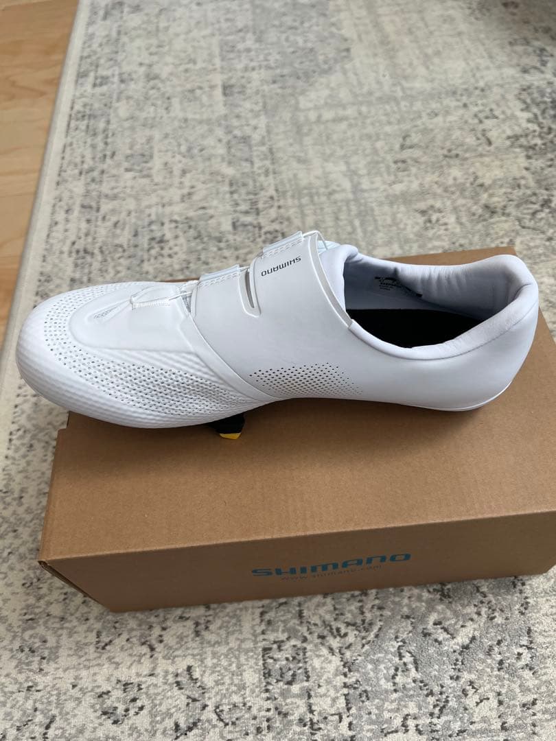 Ye　美品　SHIMANO RC5 ホワイト 41サイズ