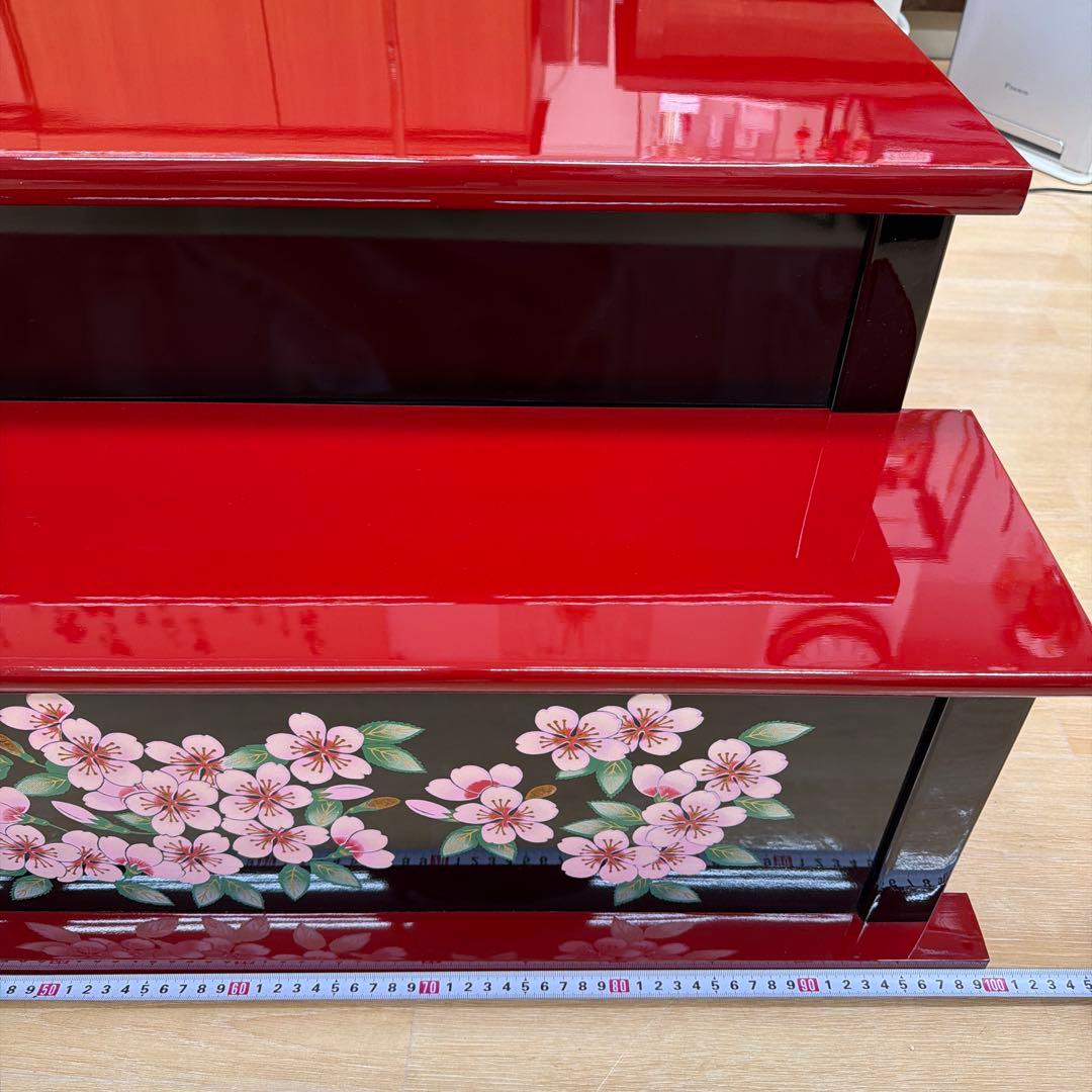 赤いひな祭り用飾り台 2段　桜模様　朱赤
