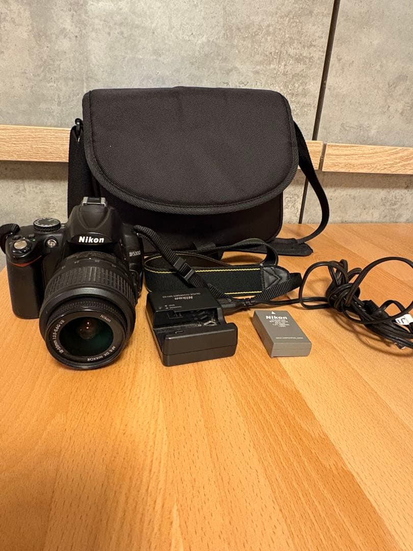 Nikon D5000 デジタル一眼レフカメラ