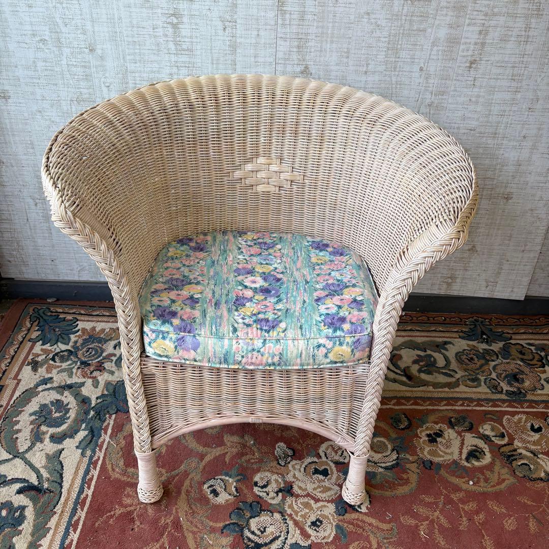 ②昭和レトロ ヴィンテージ ラタンダイニングチェア 花柄クッション アームチェア